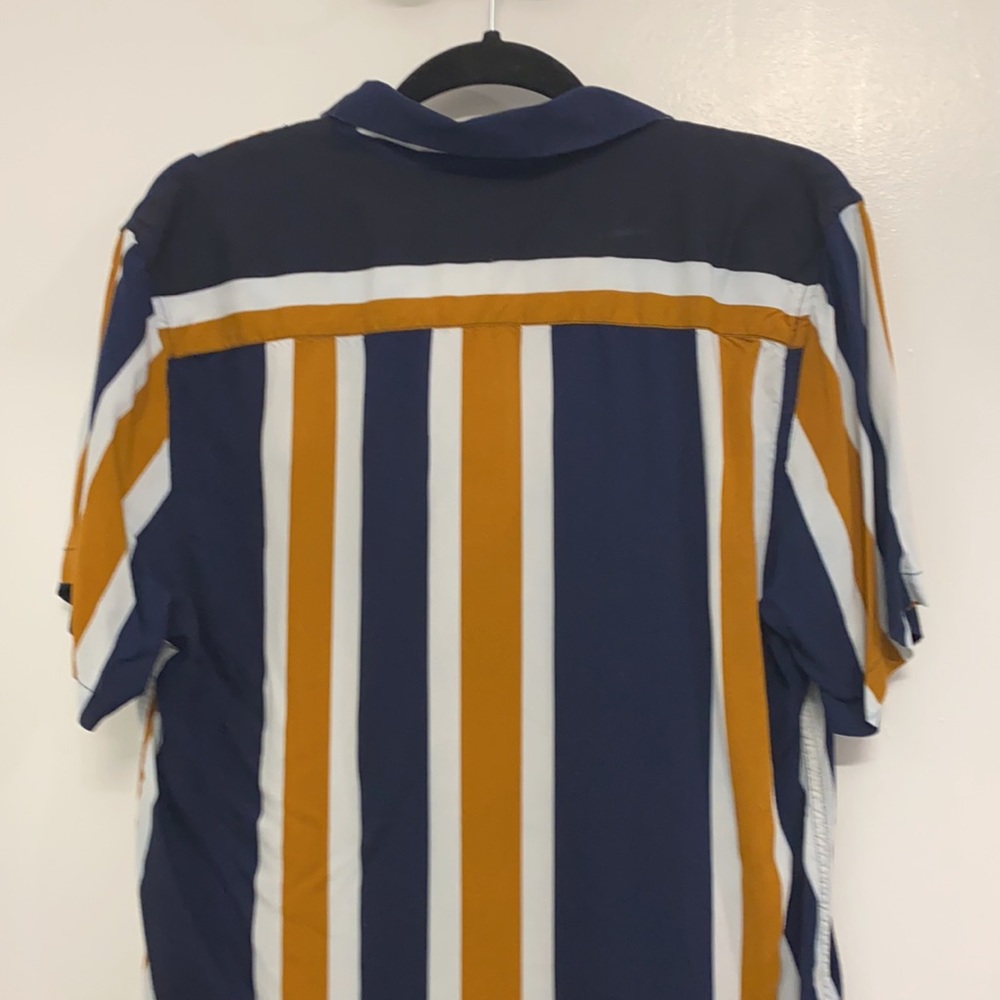 Short sleeve button up - Picture 4 of 4